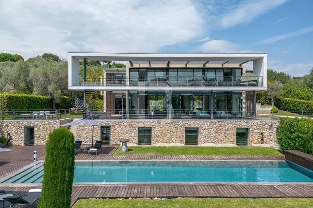 Detached house for sale in Mougins, 06250, France