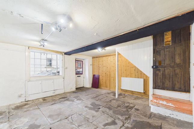 17 St. John Street, Matlock photo 3