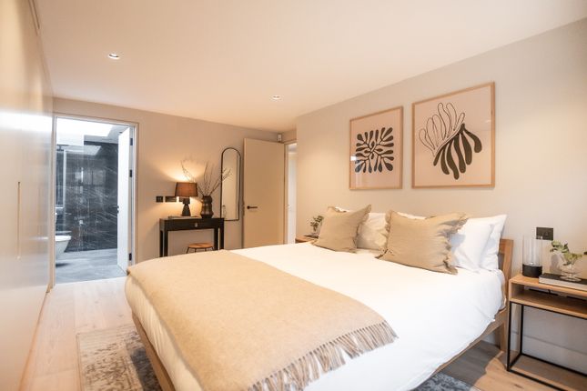 Flat to rent in King's Mews, London