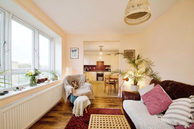 Flat for sale in Dalmeny Avenue, London