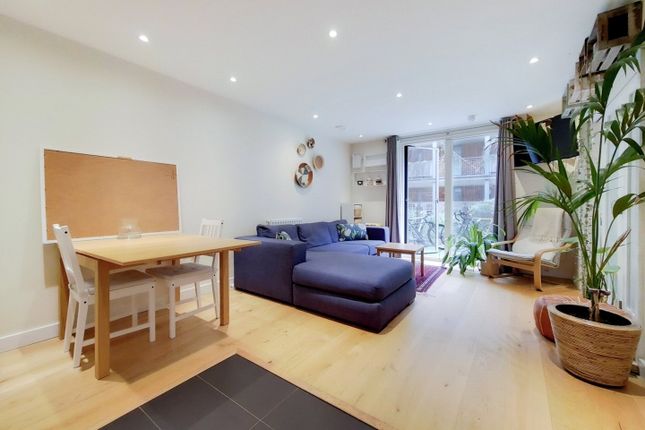 Thumbnail Flat to rent in Wiltshire Row, Islington, London