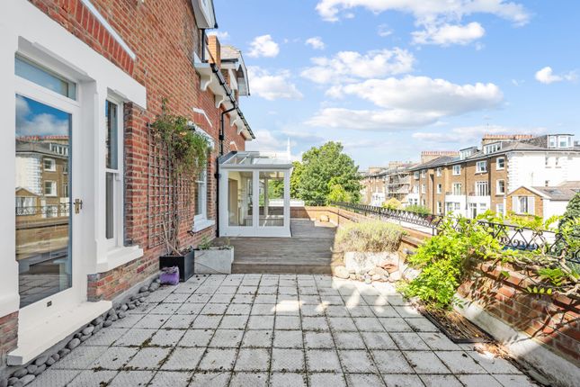 Flat for sale in Lancaster Grove, London
