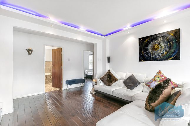 20, Queensborough Court, London photo 3