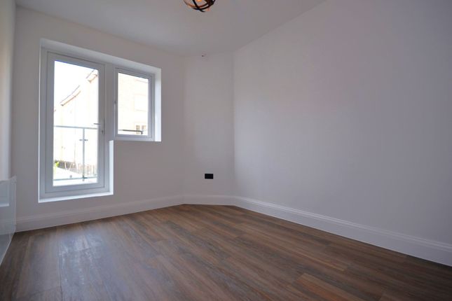 Flat 2, 8 Church Road, London photo 2