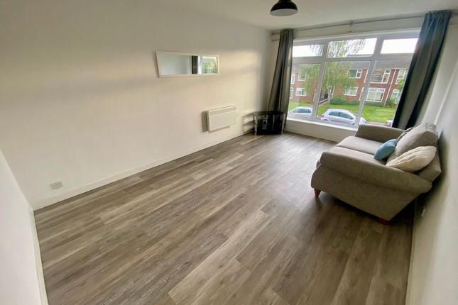 8, Conifer Rise, Northampton photo 3