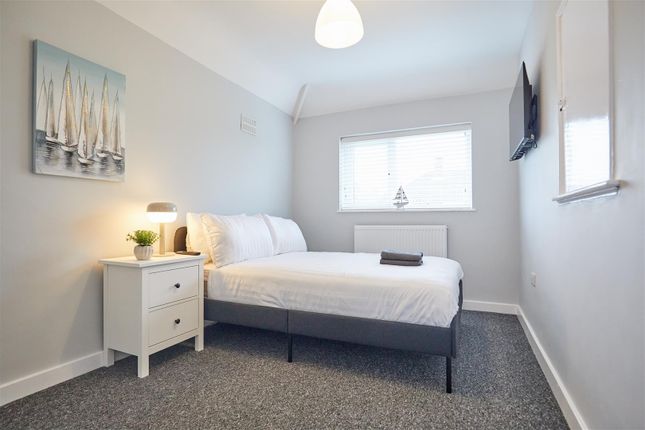 2 Barnesdale Road 15.Jpg