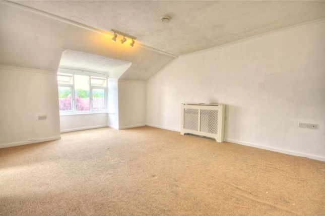 12, Sycamore Court, Godalming photo 2