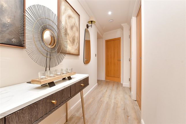 Elizabeth Drive, Banstead photo 5