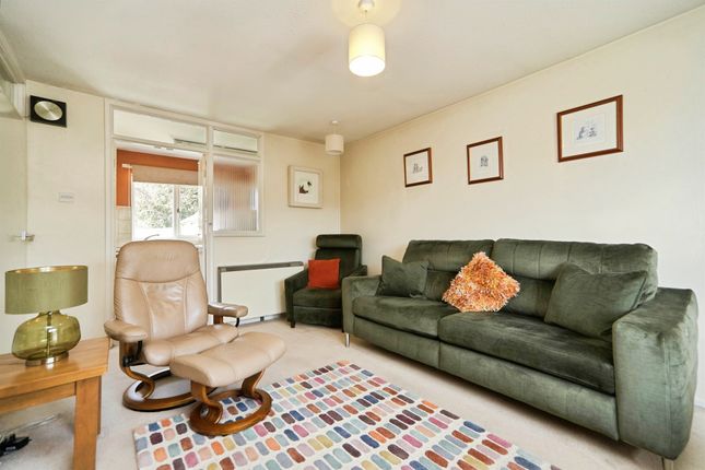57, Cliffe Gardens, Shipley photo 3