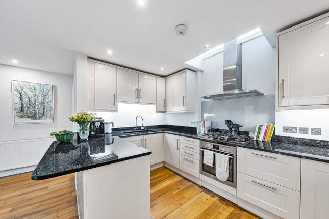 Flat for sale in Ifield Road, London