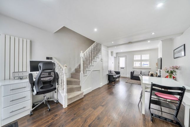 15, Primrose Gardens, Bushey photo 4
