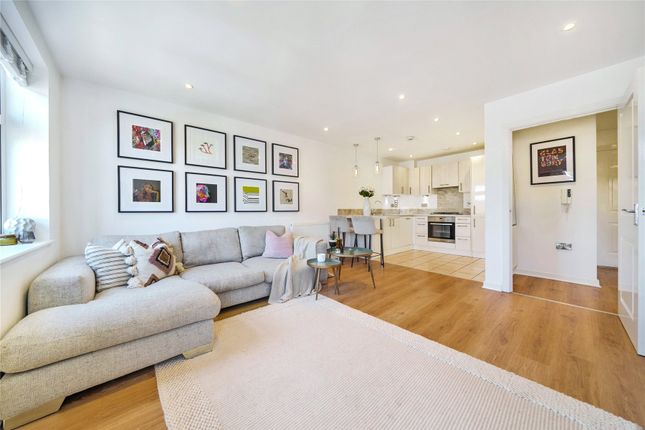 Thumbnail Flat for sale in Jefferson Place, Bromley