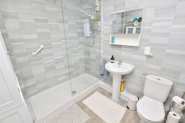 5, Darwin Crescent, Devon photo 3