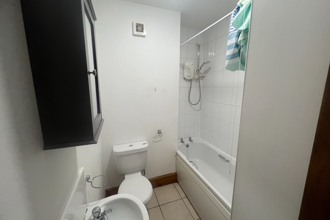Room 6, 1 Lois Avenue, Nottingham photo 3
