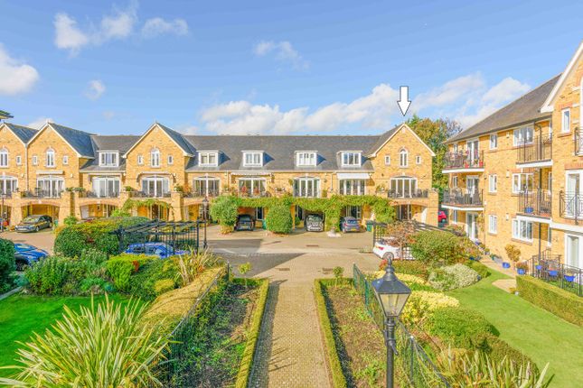 Town house for sale in Swan Walk, Shepperton