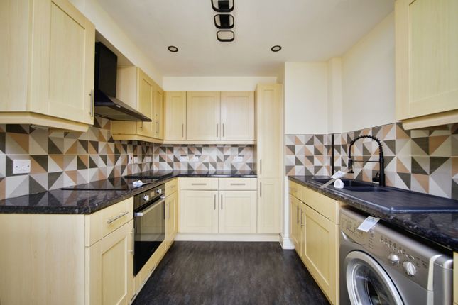 Flat 48, Geary Court, 24, The Concourse, London photo 4
