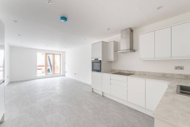 Thumbnail Flat for sale in Conyers Road SW16, Streatham,