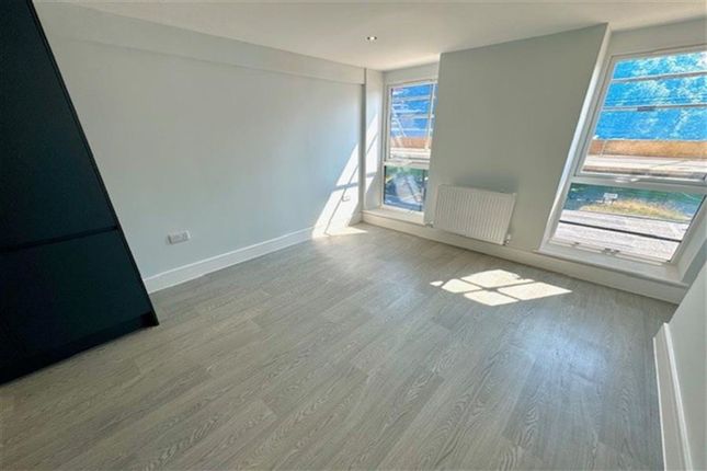 Apt 28, Clarendon Apartments Canal Walk, Southampton photo 2