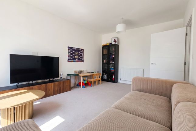 59, Stirling Close, Crowthorne photo 4