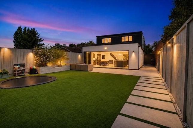 5-bed house on 37, Vernon Close, Epsom, £750,000