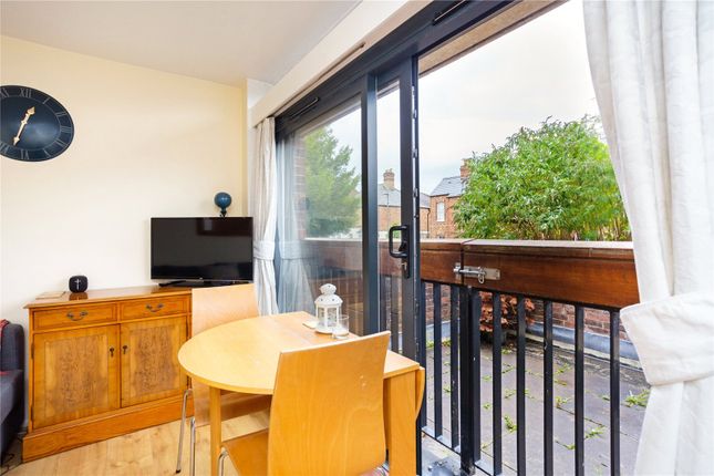 Flat 14,, Martin Court, Oxford photo 4