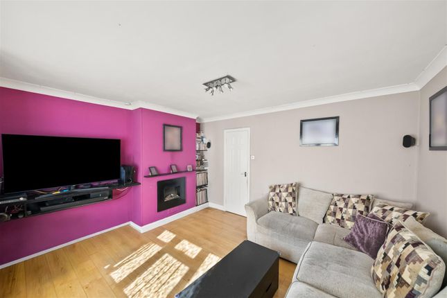 23, Owen Road, Hayes photo 2