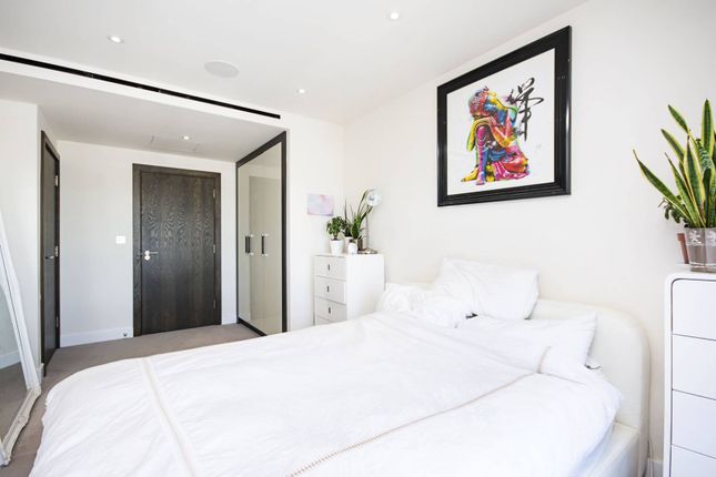 Thumbnail Flat for sale in Beaufort Square, Colindale, London