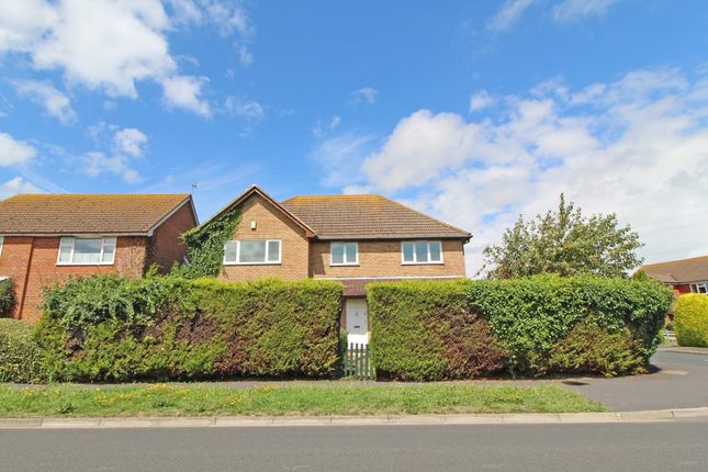 Hazelwood Avenue Eastbourne Bn22 4 Bedroom Detached House For