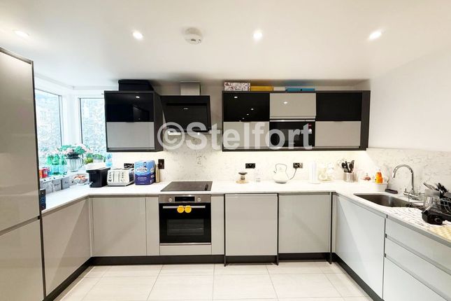 Flat 11, Larch Court, Admiral Walk, London photo 3
