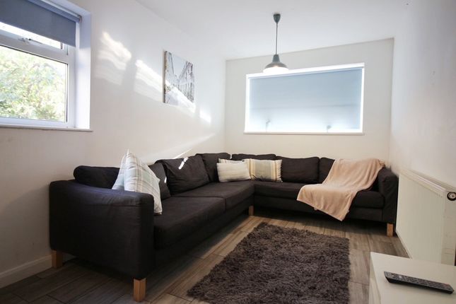 44, Flora Street, Cardiff photo 2