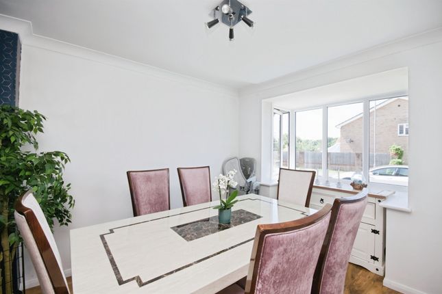 4, Rydal Way, Eastbourne photo 4