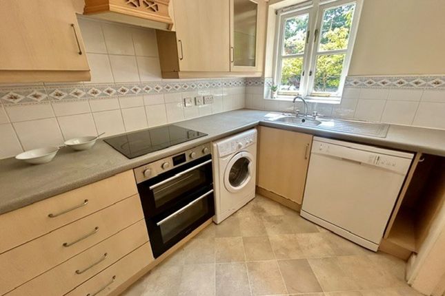 7 Pencarrow Close, Manchester photo 3