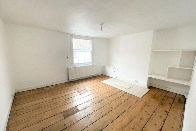 Thumbnail Flat to rent in Central Henley, Oxfordshire