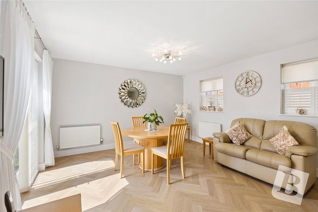 6, Kensington Way, Essex photo 4
