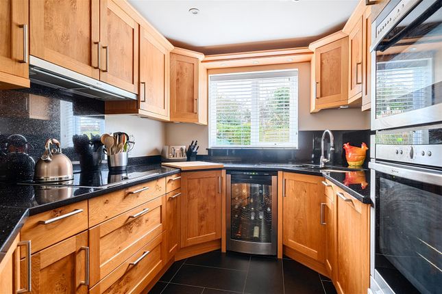 9, Mansion House Close, Ashford photo 3