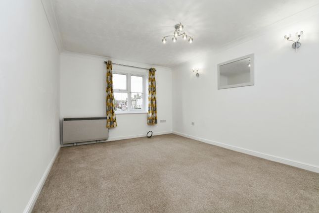 Flat for sale in Eastfield Road, Brentwood, Essex