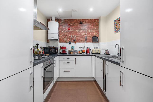 10 Holden Court, Railton Close, Weybridge photo 3