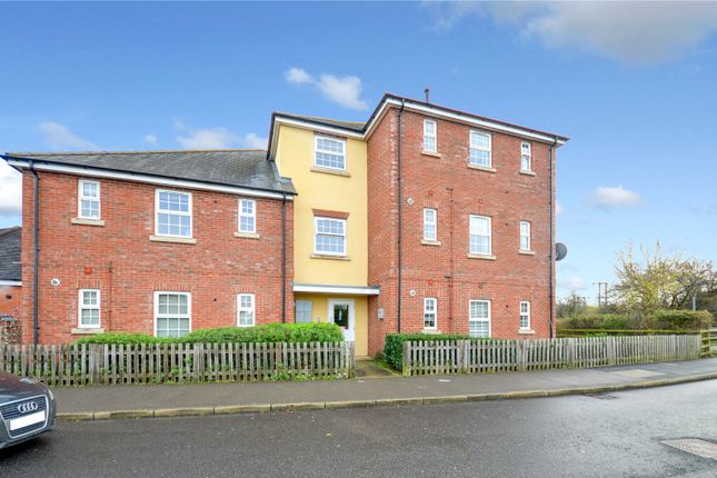 Thumbnail Flat for sale in Clivedon Way, Aylesbury, Buckinghamshire