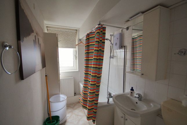Flat 36, St. Brelades Court, London photo 5