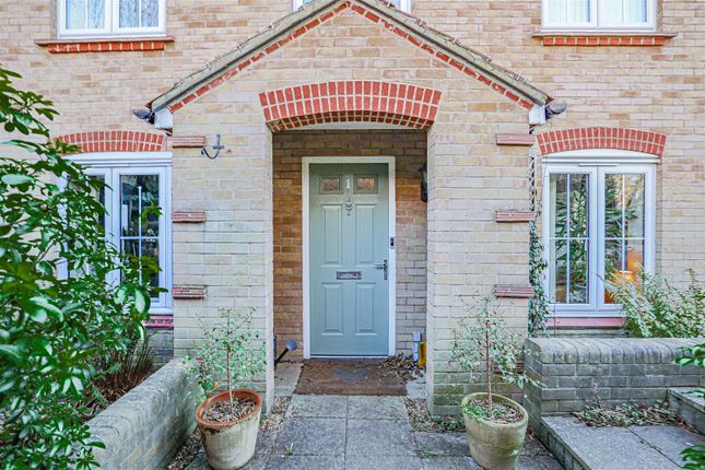 1, Brockswood Drive, Hemel Hempstead photo 2