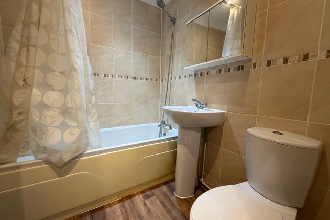 3 Amersham, Station Lane, Chandler's Ford photo 5