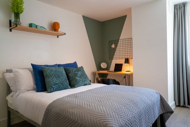 A Spacious And Stylish Large Double Bedroom With m...
