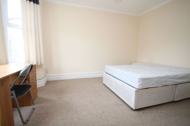 26 Osborne Road, Bournemouth photo 4