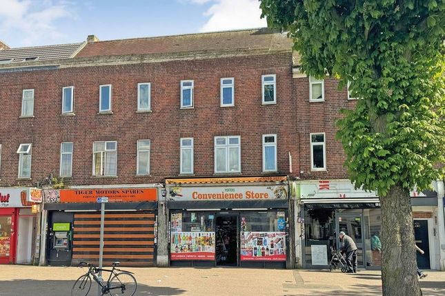 3-bed flat on 449A, Porters Avenue, Dagenham, £140,000