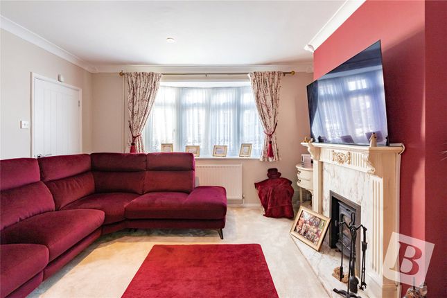 34, Pinewood Way, Brentwood photo 3