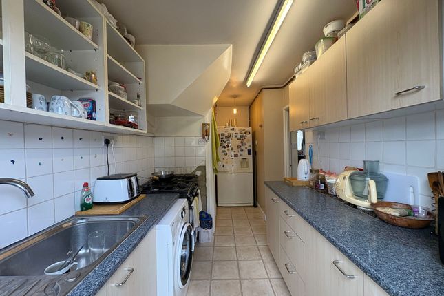 101 Beechwood Avenue, Greenford photo 3