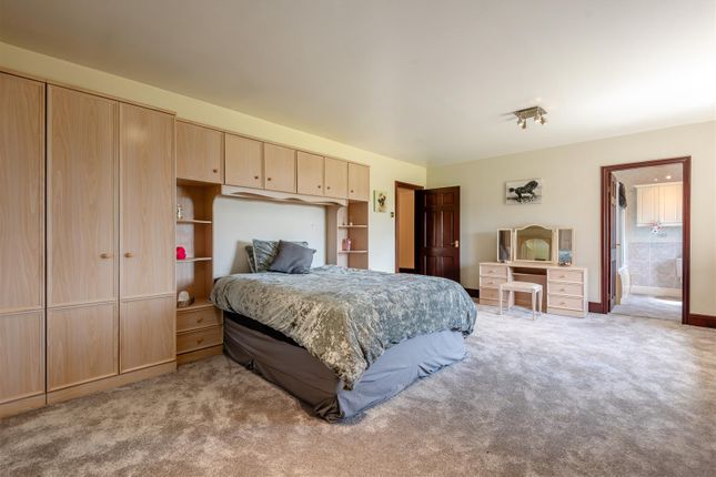 8607032-Interior10.Jpg