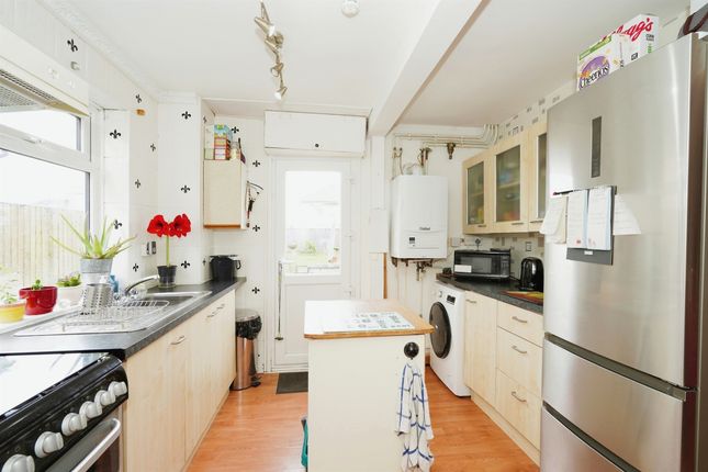 9, Queens Avenue, Swindon photo 4