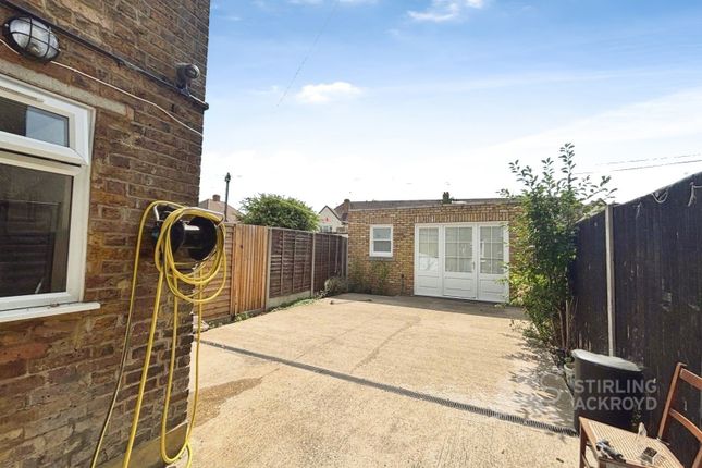 Room Four, 293, Staines Road, Feltham photo 2