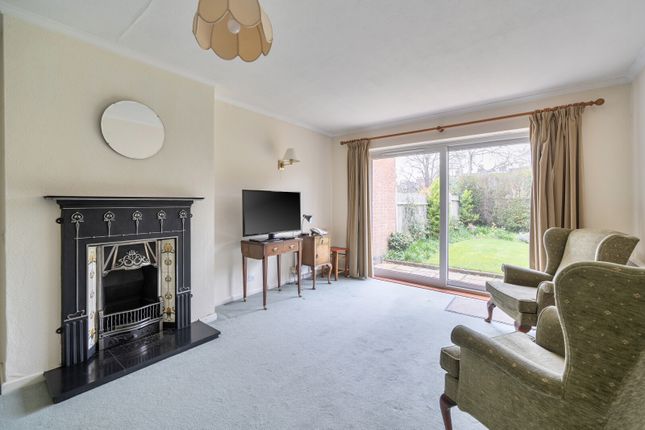 10, Farm View, Cobham photo 2
